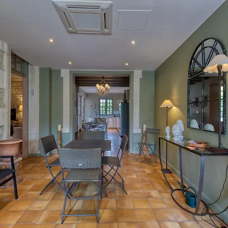 Fripouille - A 100 M De La Royan